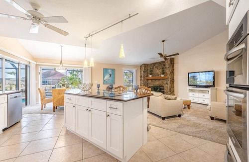 Pelican House | Boater's Delight | Gulf Access, Bikes, Kayaks, Pool Table, Heated Poo/Spa - Villa Blue Sky - Roelens