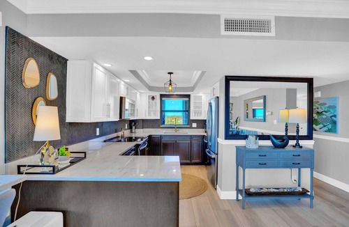 Central Beach Condo | BOGO - 1 WEEK FREE- DIRECT OCEANFRONT Top-Floor End Unit Sunrises & Sunsets