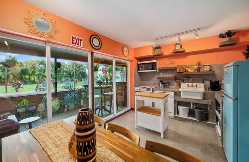 Pompano Beach House | BOHO Paradise, KING Bed, POOL, 1 month+LONG Term Stays,PET FRIENDLY