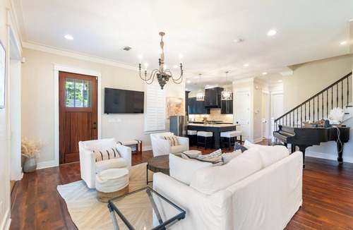 Lakeside at Blue Mountain Beach House | Book for 2026/2027!Discounts!9.8 Rated house,walk to the beach, community pool.