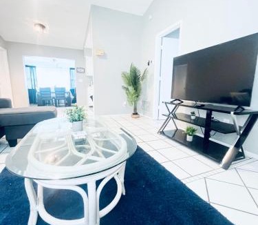 Englewood East House | Book Your Perfect Stay at our Cozy & Affordable 3BR2BA Home Near Englewood Beach