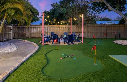 River District House | Bradenton Beach Club Poolside Estate Bunkroom