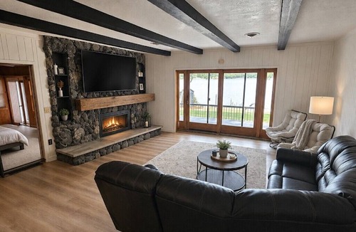 Brainerd House | Brainerd Waterfront Lake Retreat Sleeps 18 Hot Tub, Sand Beach, Great Fish