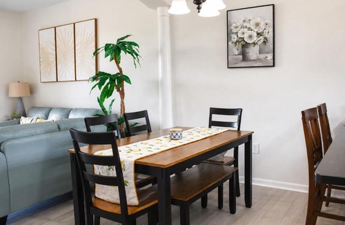 Windwood Bay Apartment | Brand New! Bright & Cozy Family Getaway by Disney!
