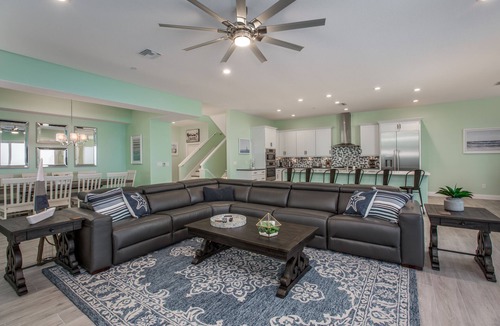 Indian Rocks Beach House | BRAND NEW LUXURY VACATION HOME - 6 BEDROOM 4.5 BATHROOMS DIRECTLY ON THE SAND