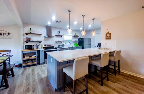 Lakeview Village House | Brandon Peaceful Home w/newly renovated kitchen
