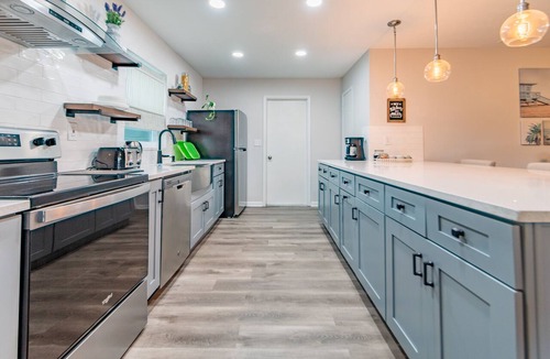 Lakeview Village House | Brandon Peaceful Home w/newly renovated kitchen