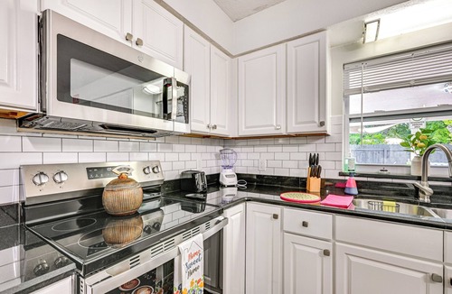 Bearss Plaza House | Breezy Lutz Home w/Patio: Perfect for Long Stays