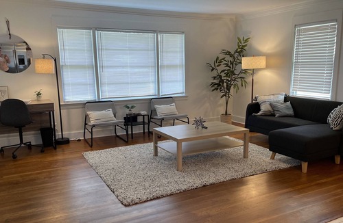 Sheffield House | Bright and Cozy Newly Renovated Home- sleeps 8!