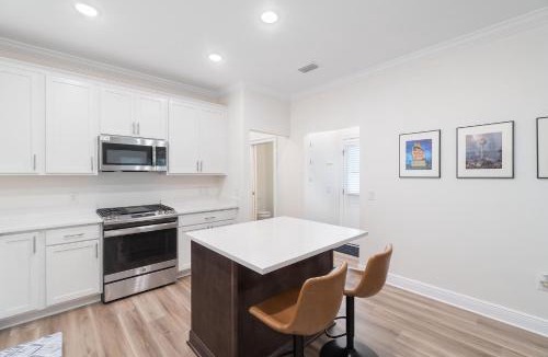 South Pensacola House | Bright and open walk to downtown