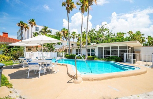 Longboat Key Villa | Bright and Sunny Oceanfront Villa With Pool + Lanai | Hosts 6