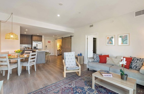 Parkside Apartment | Bright Hollywood Two Bedroom with Free Parking