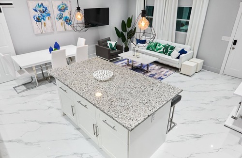 Southgate House | Bright Modern 3BD House close to Dwnt & Beaches