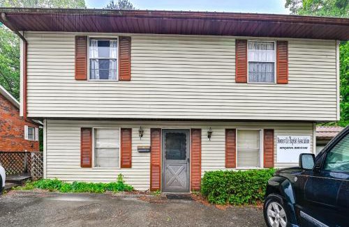 Manchester Apartment | Bring Your Pets! Walkable Retreat in Manchester