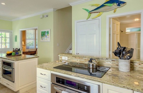 Truman Annex House | *BRISA FRESCA @ THE ANNEX* Airy Home + Last Key White Glove Service.