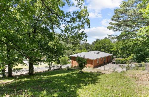 New Castle House | Broadmoor Bungalow - Unit A