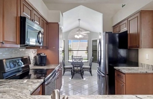 Brookshire Lakes House | Brookshire single home- centralized to shopping and beaches