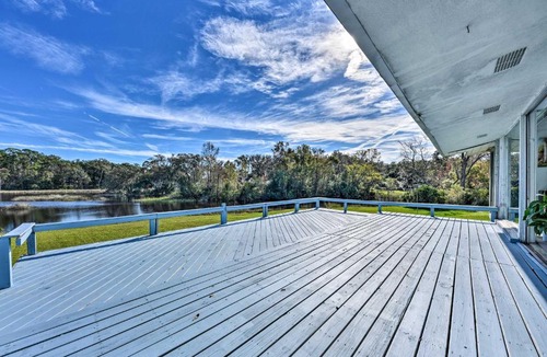 Jacksonville House | 'Brookside' Waterfront Home w/Kayaks & Deck!