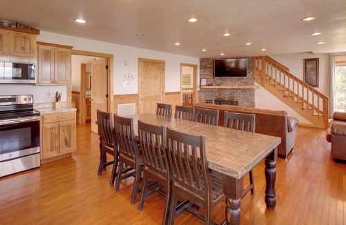 Bryant Cabin | Bryant Cabin Getaway w/ Private Hot Tub & Views