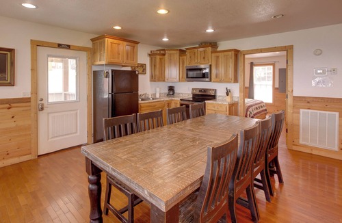 Bryant Cabin | Bryant Cabin Getaway w/ Private Hot Tub & Views