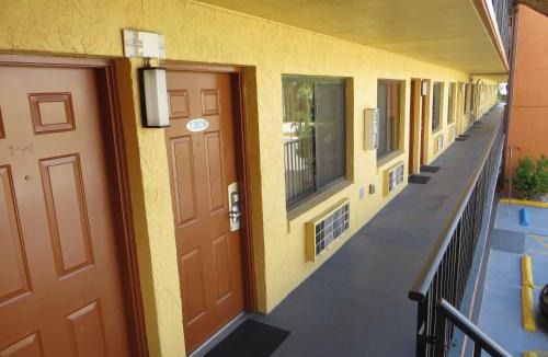 West Colonial Hotel | Budget Inn Of Orlando Downtown