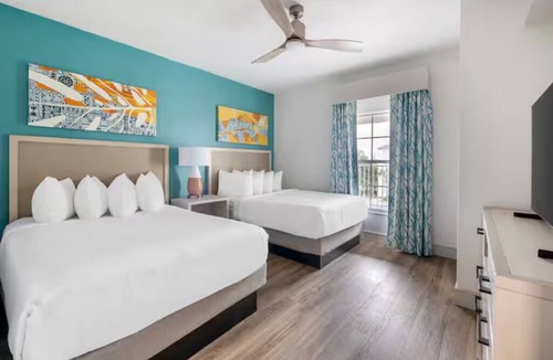 West Kissimmee Hotel | Built for Relaxing Days and Memorable Nights! Outdoor Pool, Unit with Kitchen!