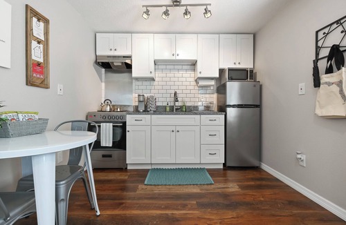 College Park Apartment | Bungalow Near Downtown Orlando, Winter Park, Major Hospitals, and Disney!