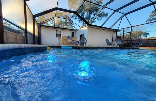 Highlands House | Bungalow with Garage Lounge, Pool with Heat Option, Sleeps 8 - 10