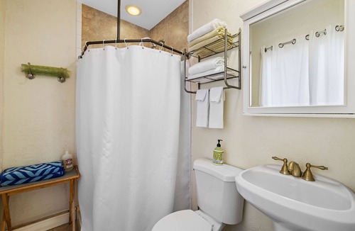 Boca Raton House | By the Beach, "The Garden Room " - Only 50 Steps to beach! Feel the breeze!
