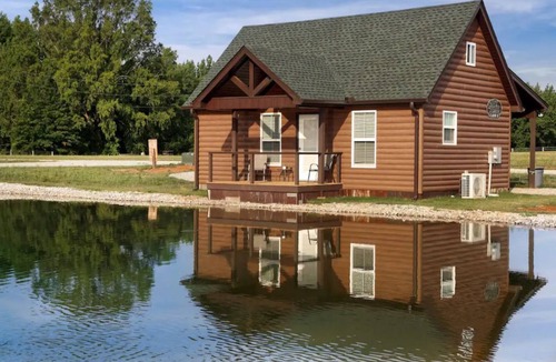 Muscle Shoals Cabin | Cabin B by the Pond - King Bed - Swimming Pool