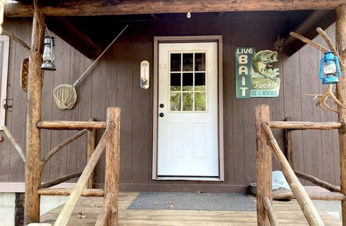 New Castle House | Cabin by the River