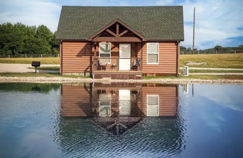 Muscle Shoals Cabin | Cabin C by the Pond - King Bed - Swimming Pool