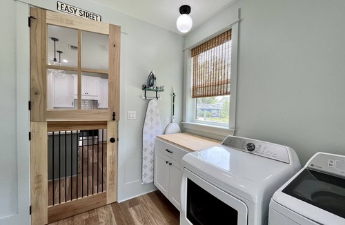 Bay St Louis House | Calm coastal design. Walk to the beach. Dog-friendly. Early book for holidays.