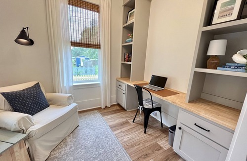 Bay St Louis House | Calm coastal design. Walk to the beach. Dog-friendly. Early book for holidays.