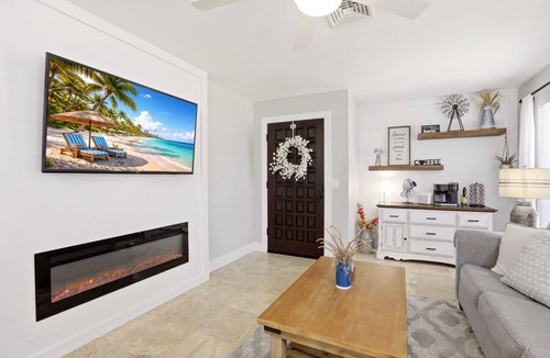 Olga Villa | Caloosahatchee Hideaway II, Waterfront Stay Kayaks, Bikes, Guest Favorite