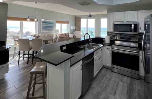 Panama City Beach Condo | CALYPSO BEACHFRONT 3BR 3BA 3rd Flr CRNR! TOP 1% of REVIEWS! 4 BEACH CHAIRS SRVC!