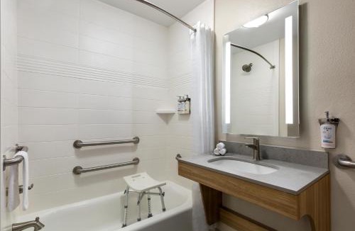 Bessemer Hotel | Candlewood Suites Bessemer - Birmingham SW by IHG