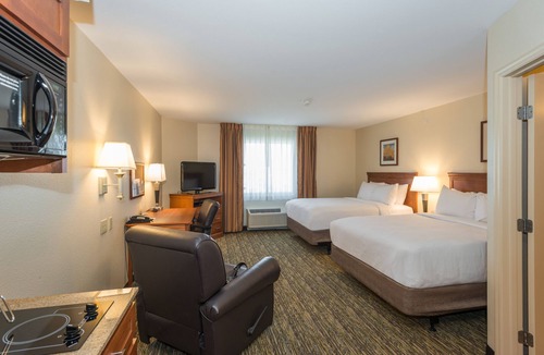 Central Business District Hotel | Candlewood Suites Downtown by IHG