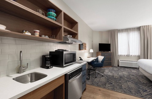 Central Business District Hotel | Candlewood Suites Mobile‑Downtown by IHG