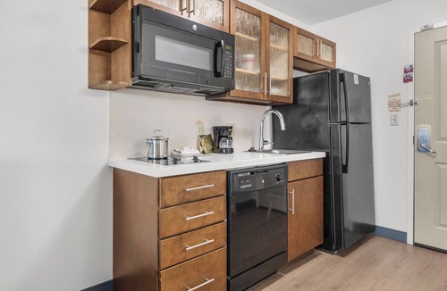 Northeast Pensacola Hotel | Candlewood Suites Pensacola - University Area by IHG