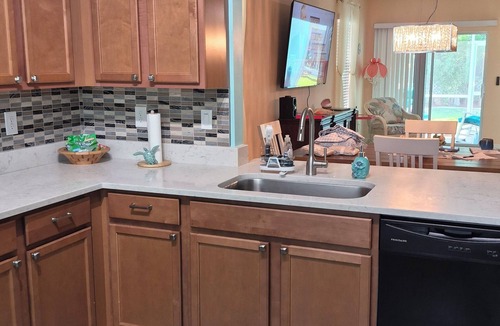 Fort Myers House | Cape Coral fenced pet friendly home - Sleeps 10