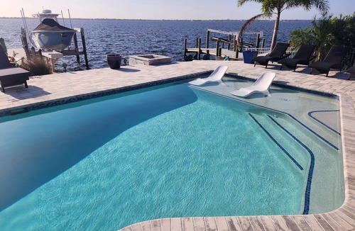 Caloosahatchee House | Cape Coral, Fl on Caloosahatchee river, close to Ft. Myers with heated pool