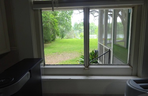 Saint Mary Parish Cottage | Captain Caviar's 2-bedroom cottage on the Lower Atchafalaya River in Patterson
