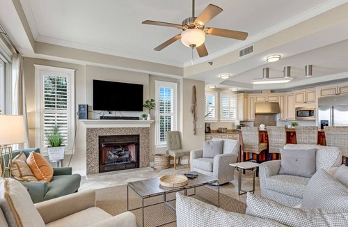 Sunnyside Condo | Carillon Sunset 201-Luxury Unit w/spectacular Lake Carillon view 3 bed 3.5 bath