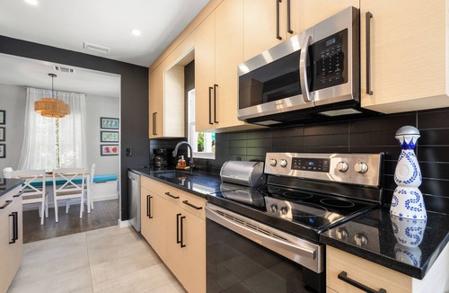 Victoria Park House | Casa Azul -2/1 - Sleeps 6 - Intimate Oasis Central to Excitement-Victoria Park