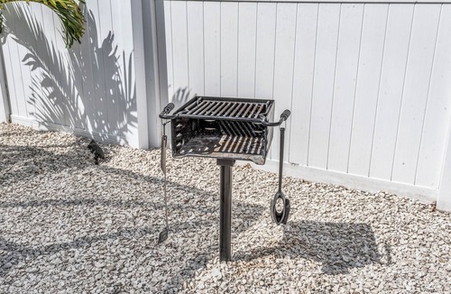 Bradenton House | Casa Azul, 3-bedroom house in tranquil Bradenton with WiFi, AC. Relax and unwind