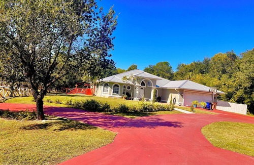 Joel House | Casa Bella with heated swimming pool 7 bedrooms and 3 bathrooms