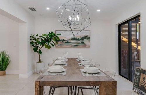The Hammocks House | Casa Brisa - Stylish BBQ Near heart of Kendall