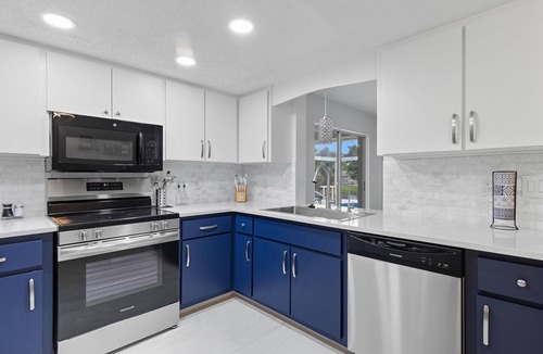Oakland Hills House | Casa Mar Van Beautiful newly renovated Home on Canal Heated Pool w/Spa andLanai