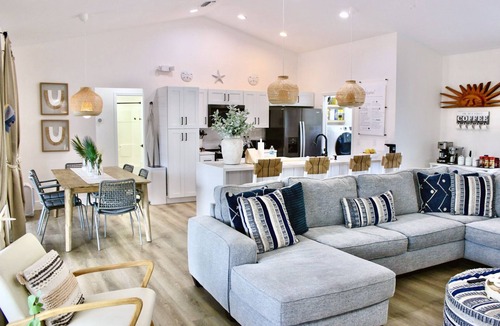 Jose's Hideaway House | Casa Palma Hideaway! 4BD/3BA, Pool, Golf Cart,Outdoor Kitchen, Boat Slip + More!